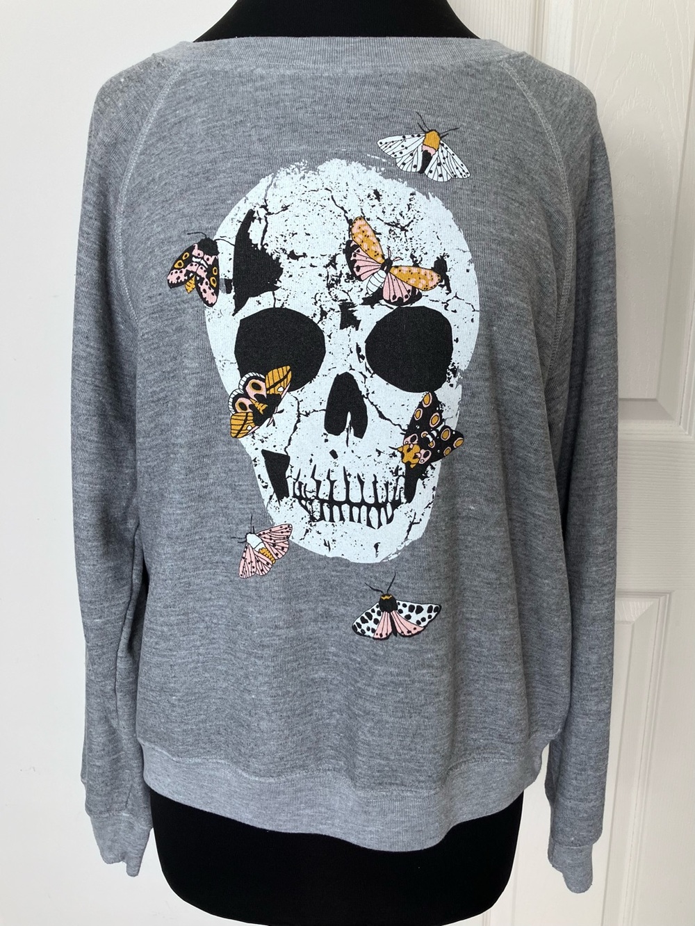 NWOT Wildfox Couture “Moth Skull”Sommers Graphic Sweatshirt Heather Grey Sz. M